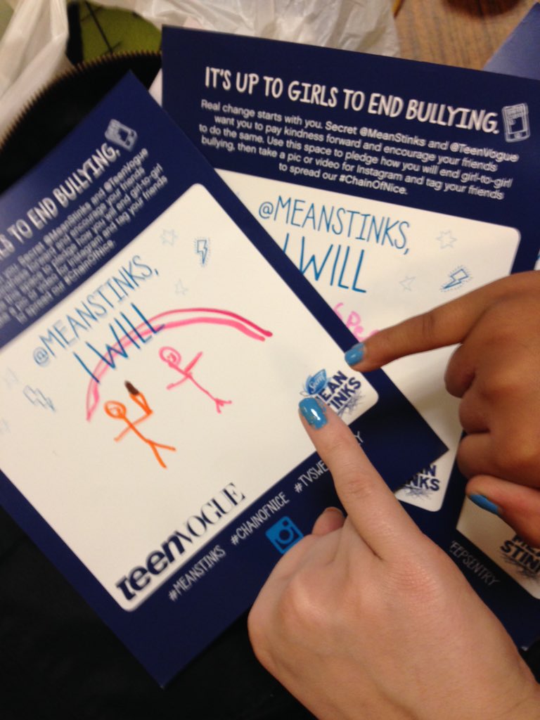emma_toney's tweet photo. Having fun with @MeanStinks at @BBBSLV!! #chainofnice https://t.co/nbCIuGh2GA