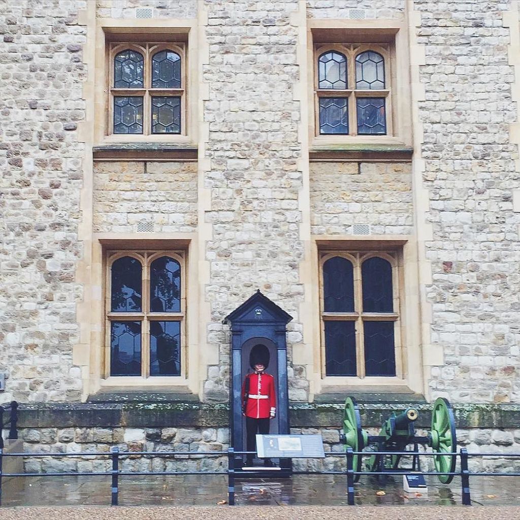 Chhimography's tweet photo. Royal Guard #london https://t.co/5sVb3TImf2