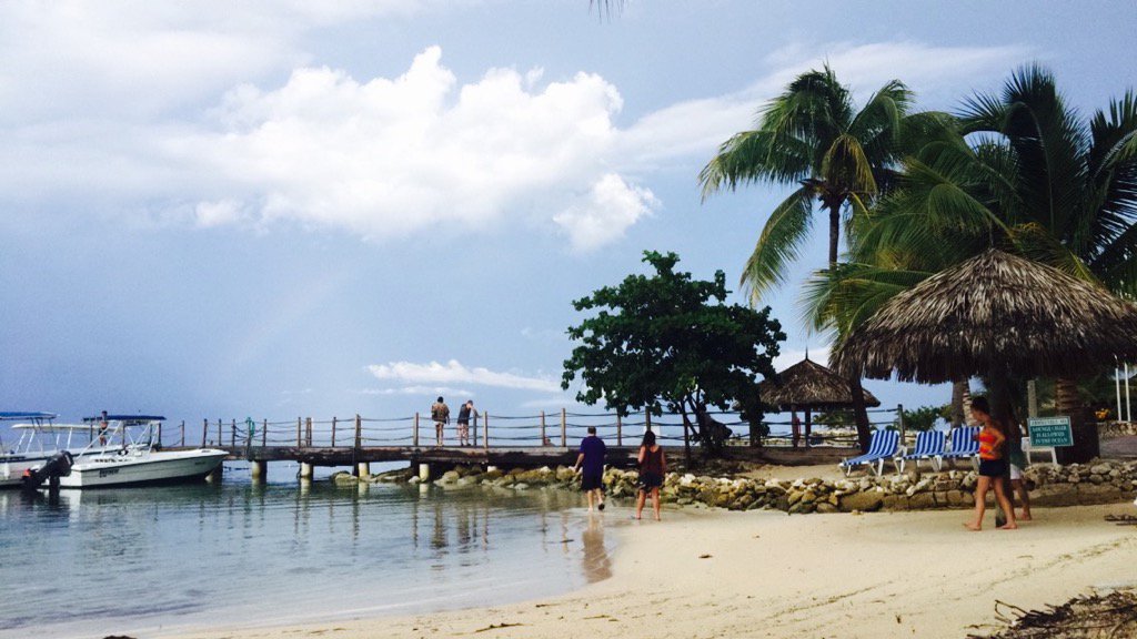 alexhilde's tweet photo. Rainbow greeted us https://t.co/EksPry5XBv