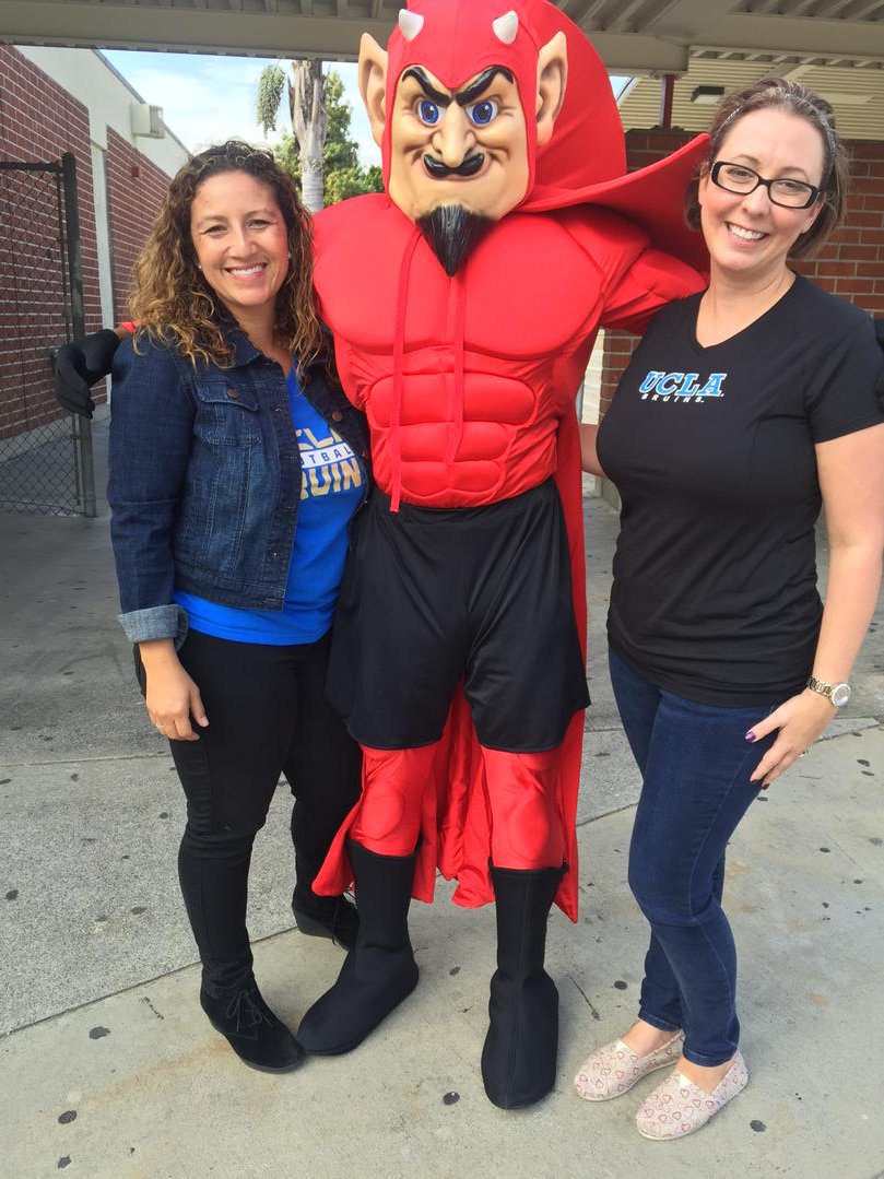 PomonaHighPUSD's tweet photo. New mascot with Ms.K & Ms.M #PHSADMIN https://t.co/dmvfA8TeqY