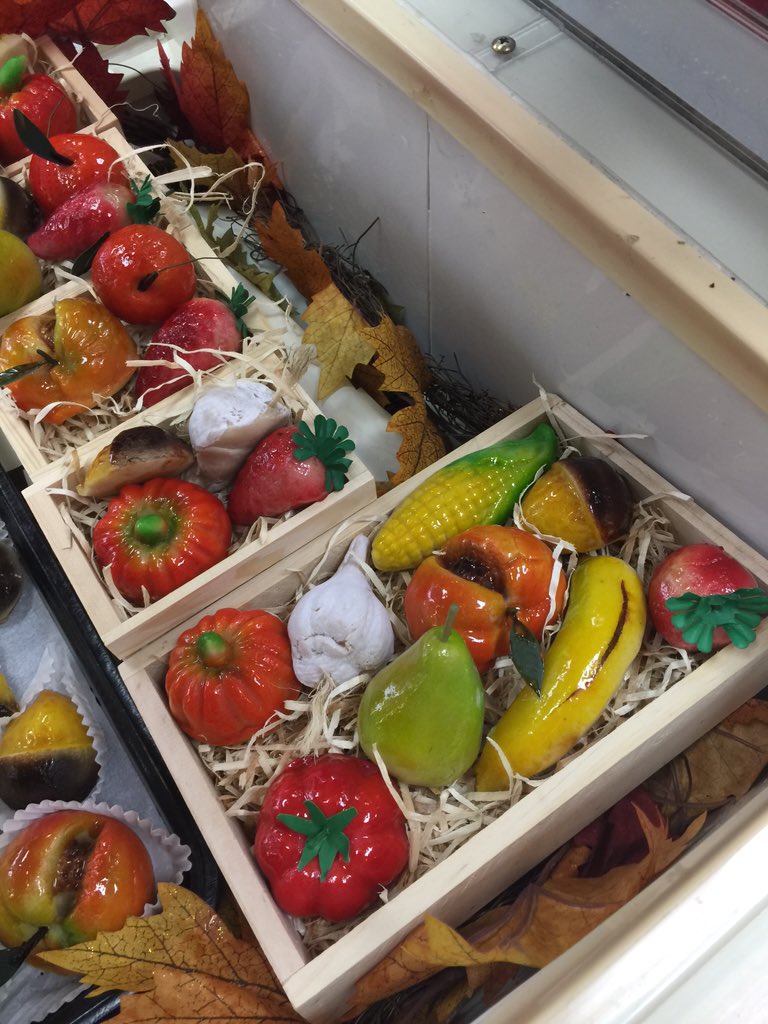SicilianBakery's tweet photo. These works of art are ready to decorate ur holiday tables #marzipan #sbchicago #gotcannolis https://t.co/TUpz05yHqw
