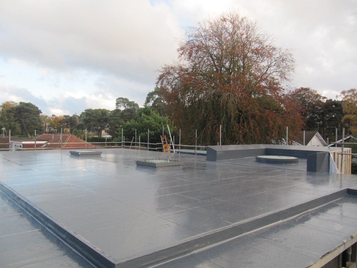 allroofingltd's tweet photo. 300m2 Nairn rd Bmth wrapped in #alwitra for ShorelineBuilding Ltd #roofing supplied by @icb_uk TAG fascia ready https://t.co/VwBHAB5FSx