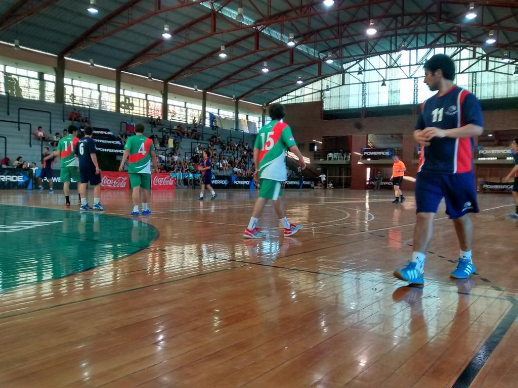 ArgDeHandballSF's tweet photo. Término en la #Cancha1 el 1T de #Asabal 15-12 #EntreRios #CaballerosB https://t.co/DH5GRILIza
