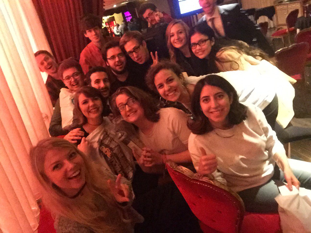 Thelaserbearguy's tweet photo. Seriously, I can't thank @doyouknowellie and @WarnerBrosUK enough for tonight, it was so much fun! #EntourageVIP https://t.co/czmLszBHsP