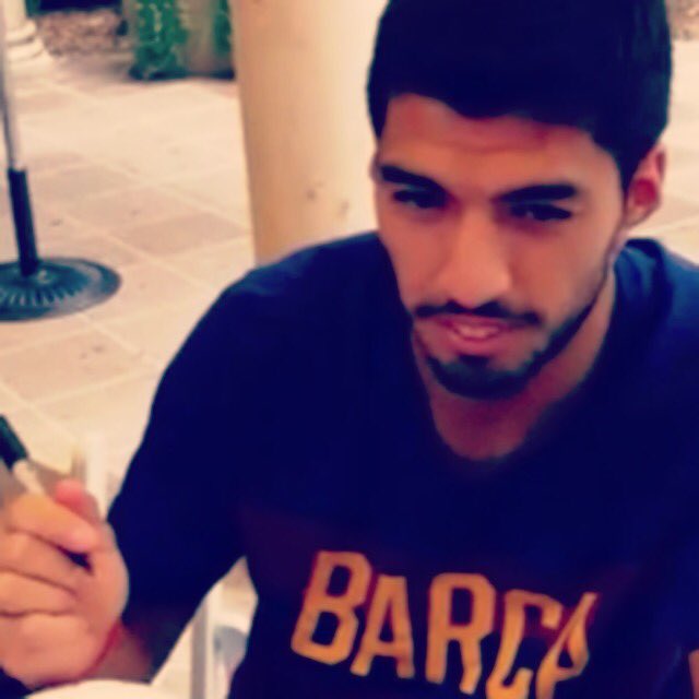 IconSignatures's tweet image. Could Luis Suarez be under your Christmas tree this year? #fcbarcelona #luissuarez #suarez #fcbarca #barca #messi