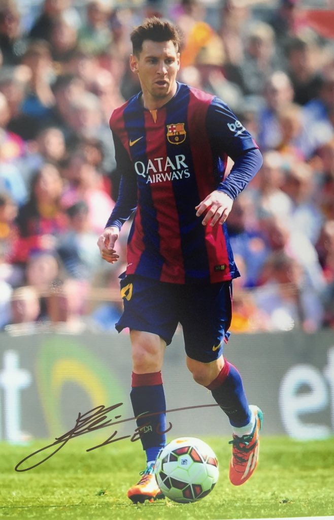 IconSignatures's tweet image. Could Lionel Messi be under your Christmas tree this year? #Messi #lionelmessi #FCBarcelona #fcbarca #barca #laliga
