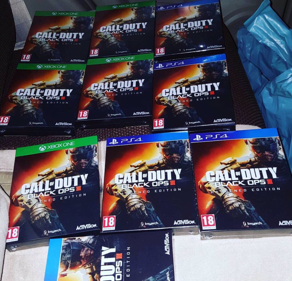 IKEGameShop's tweet photo. #BlackOps3 Hardened GIVEAWAY!
1.FOLLOW @callofdutytower
2.RT
3.Turn on Notifications for him
@GamerRTer @ShoutGamers https://t.co/JA6IzQPS1E