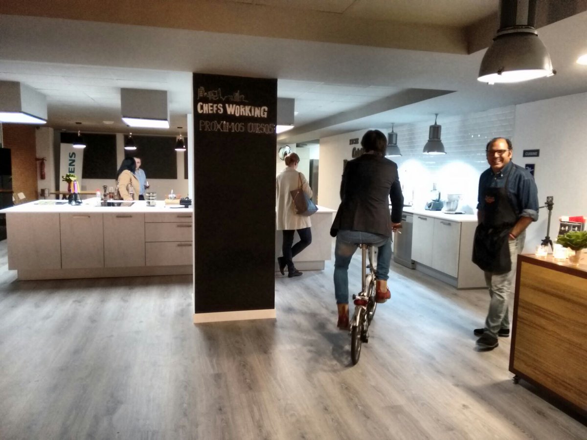 chefsworking's tweet photo. Ayer algunos pudieron comprobar las auténticas dimensiones de  #chefsworking y es que el espacio da para mucho!! https://t.co/62RTc4oSOO