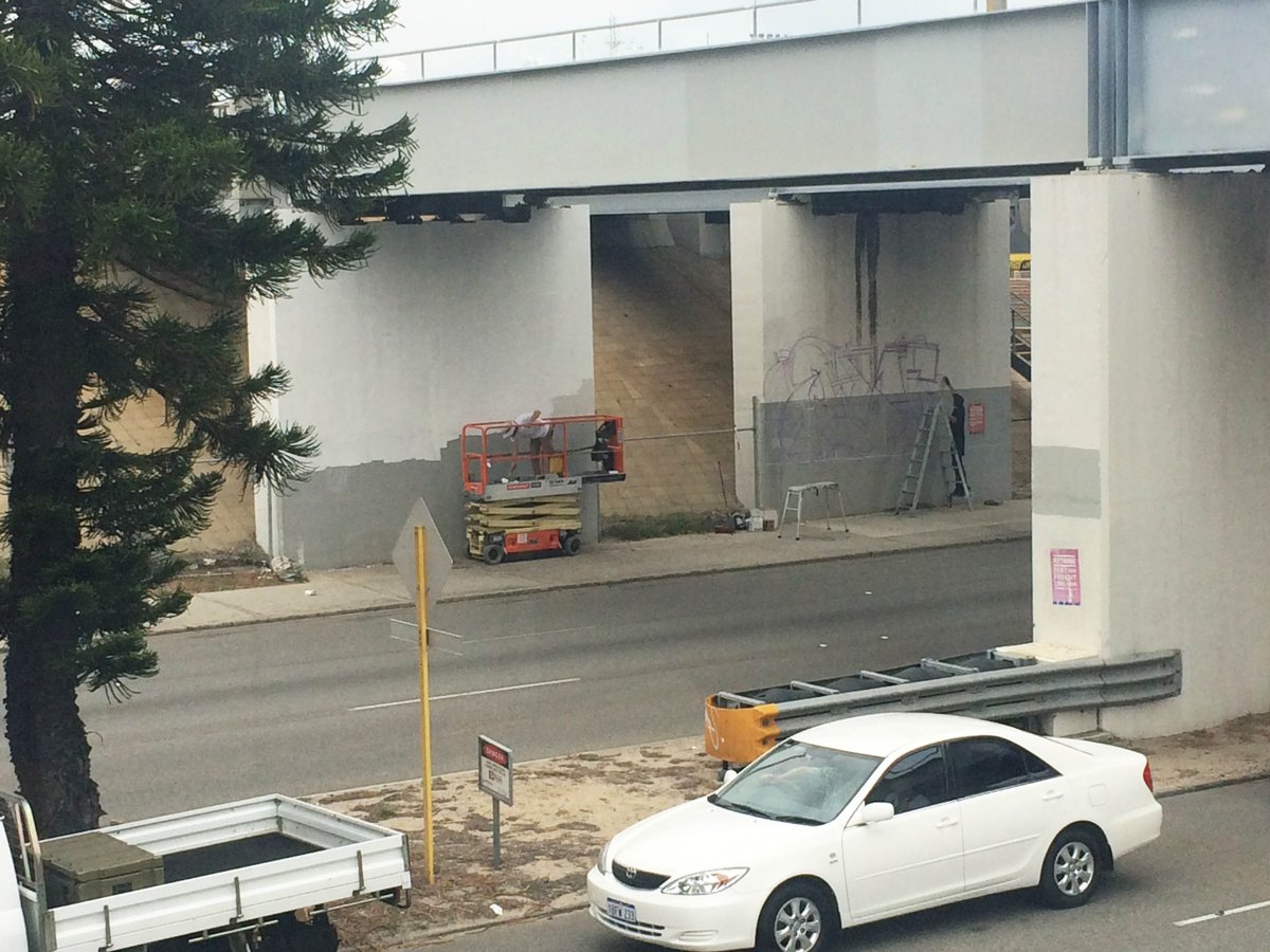 SlavinArchitect's tweet photo. North Freo rail bridge murals - prepare or not? Time will tell. https://t.co/6fNl10Asqn