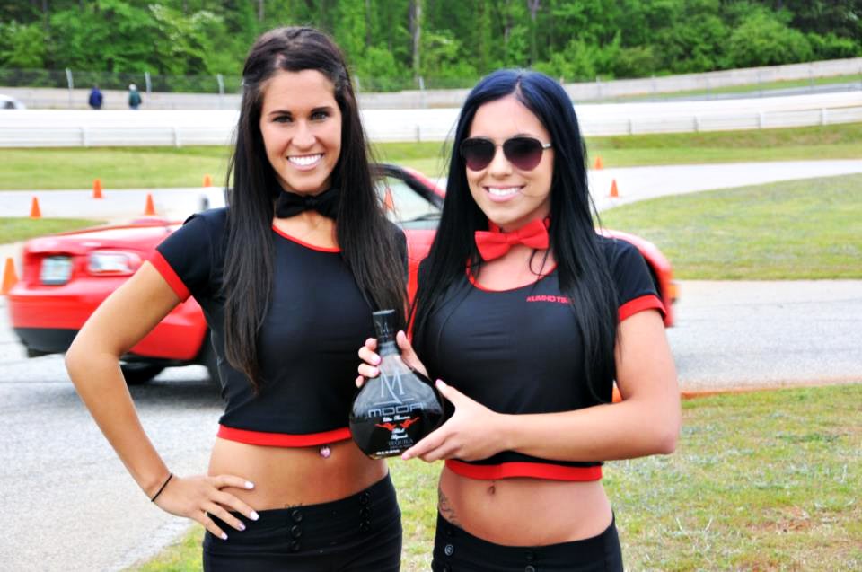 ModaTequila's tweet photo. MODA Tequila at the races. https://t.co/dYDTmLv5rO