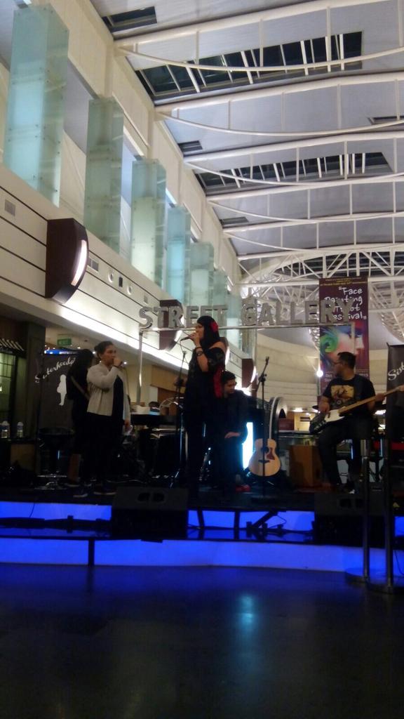 Semalam, <a href="/melaniesubono/">ATOR Protocolً</a> di 1st Anniversary <a href="/sisterhoodgigs/">Sisterhoodgigsid</a>  !