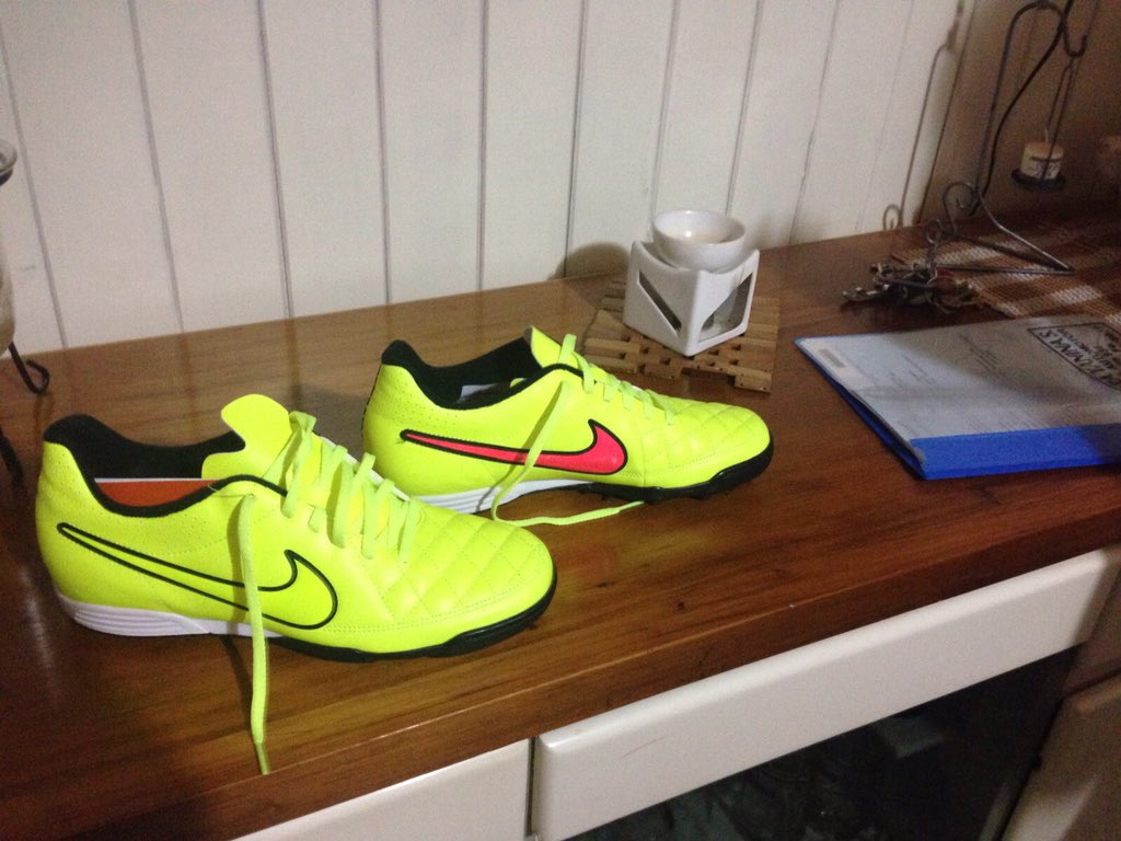 NazaPs4's tweet photo. Mañana el crack de #FCZC debuta con sus nuevas botas. Prometió dos goles, ojalá cumpla. https://t.co/NORxIsnvSi