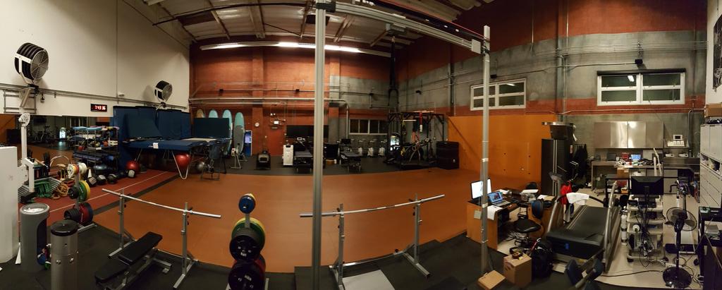 ConcvCre8Repeat's tweet image. Another late night #engineeringthings in the Red Bull High Performance gym. #rbhighperformance