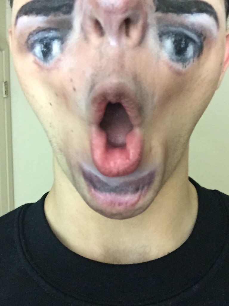 twaimz's tweet photo. when you see drama on your timeline but you like it https://t.co/uyPzh3RScV
