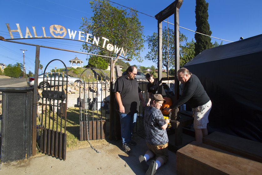 sdut's tweet photo. How three San Diego families gear up for Halloween: https://t.co/xGUrXNdP9q https://t.co/MFy6I4qz5u