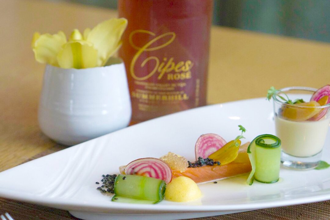 Marketplace3rd's tweet photo. A Rosé Brut from @summerhillwine makes a delightful pair with Smoked KUTERRA Salmon from our Rooted in Nature menu. https://t.co/6e1nxgdtIs