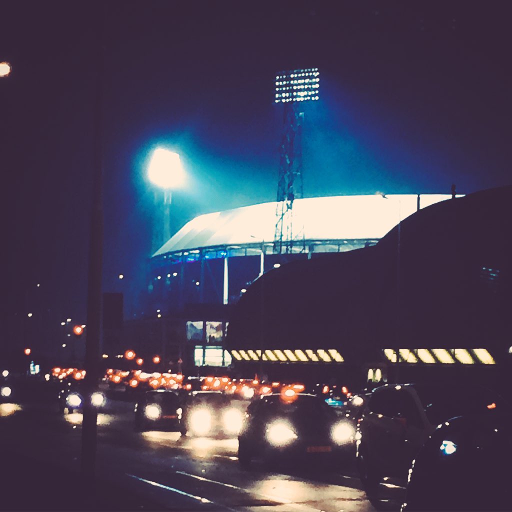 Jahhannis's tweet photo. Niets is mooier dan dat ene woord... #Feyenoord #kuip #sterkerdoorstrijd https://t.co/Cf1zTgvXgp