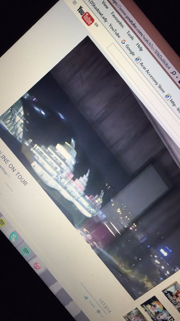 ZoeSugglet28039's tweet photo. Watching joes new vlog from the book tour!! ππ #UsernameEvieGateshead #USERNAMEEVIETOUR @Joe_Sugg π https://t.co/o9UHHbF7nX