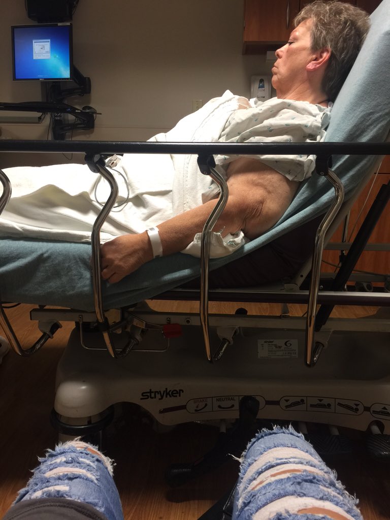 brittneyatwood's tweet image. Hospital with aunt duck. 😔