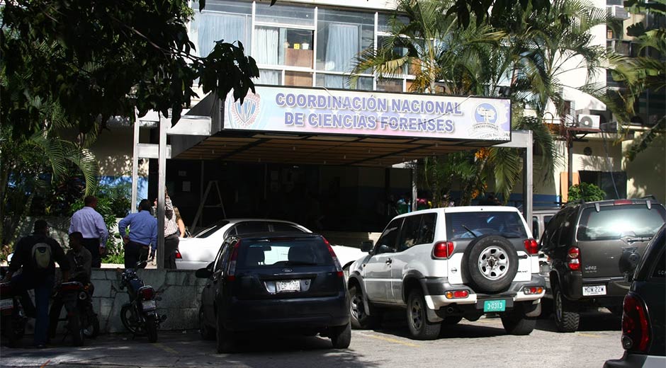 globovision's tweet photo. #LoMásRT Hallan a mujer asesinada presuntamente a golpes https://t.co/0CjuuRToLT https://t.co/vTQW3u2TvX