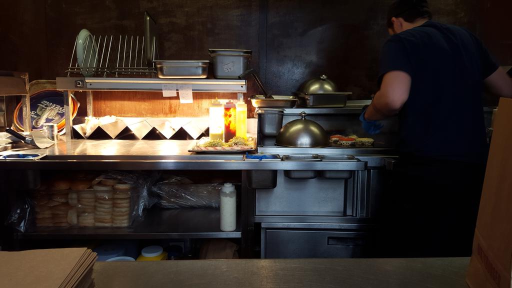 JoeKapa's tweet photo. @matt_diangelo @REISS at least you didn't have to go there twice! Thankfully @dirtyburger made everything alright. https://t.co/zBfMWff6Bc