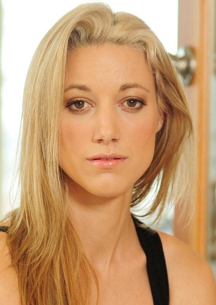 Happy Birthday to the Beautiful Zoie Palmer!!  So stunning and gorgeous!!  
Greetings from México 