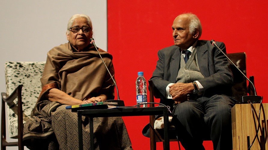 lhrlitfest's tweet photo. Zehra Nigah and Intizar Hussain @lhrlitfest #LLF2013 #debut #PakistaniLiterature #Urdu https://t.co/jxktJjkq4a