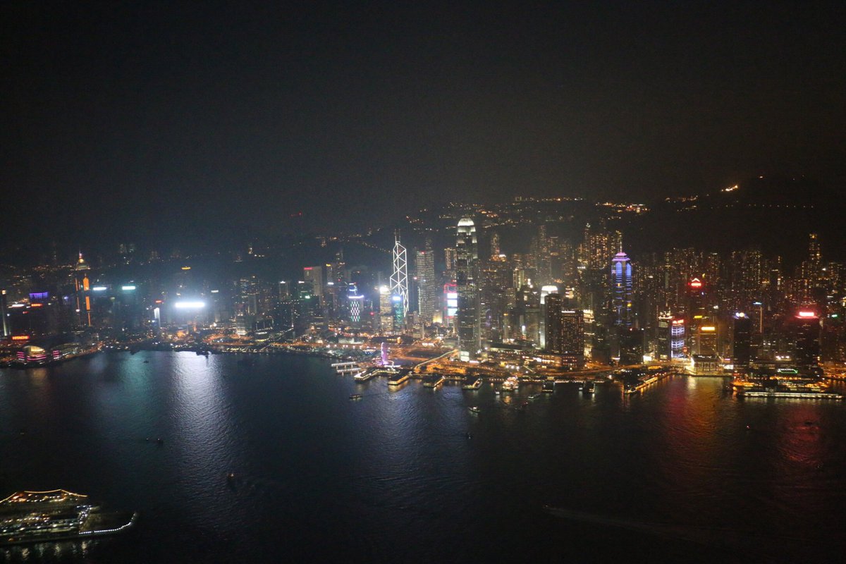 This epic view of #HongKong is one of the tallest in the city, 115 floors above #Kowloon, <a href="/RitzCarlton/">The Ritz-Carlton</a>.