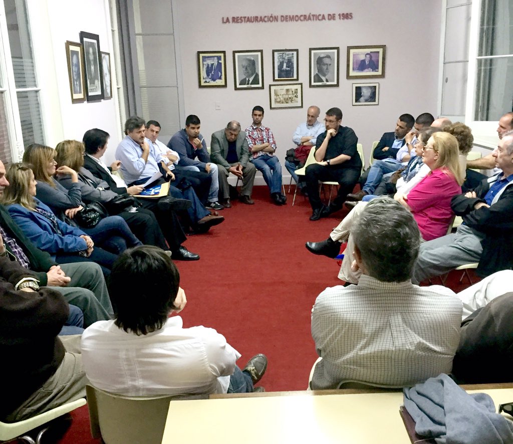renovacionyc_uy's tweet photo. Reunidos en la casa del Partido Colorado discutiendo sobre diferentes temas de actualidad #Lista305 #EspacioAbierto https://t.co/w08lTtB2AZ