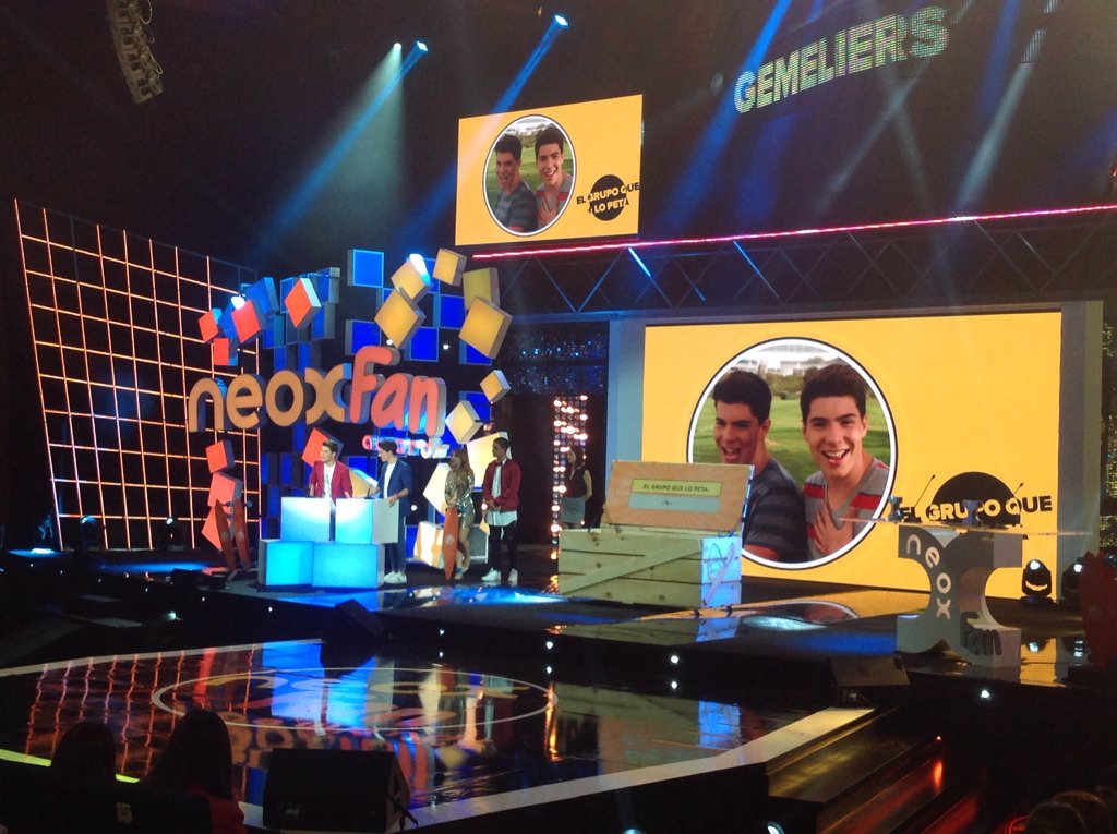 NeoxFanAwards's tweet photo. Agradecidos y emocionados @_jesus_OM y @DanieloviedoM (@GemeliersMusic) recogen su merecido #NeoxFanAwards2015 https://t.co/IPPMLimDsh