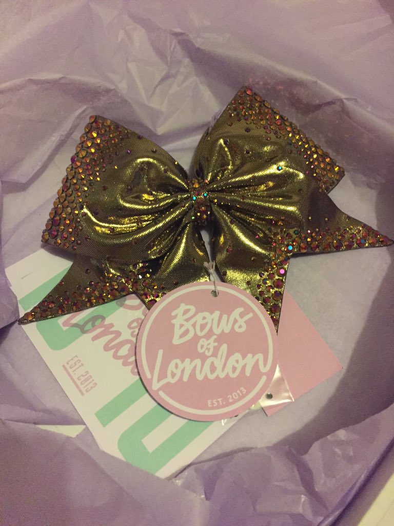 MellyMaestro's tweet photo. Oh, hello #bowsoflondon (Nothing better than a mystery parcel 😍) https://t.co/tu8QAHkdTM