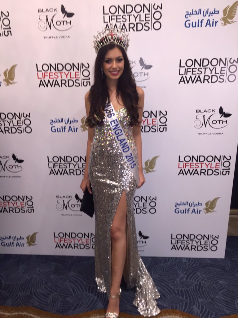 missenglandnews's tweet photo. #MissEngland2015 @LLAwards @HiltonHotels Park Lane thanks @StudioMGHair just met Sinitta &amp; Ben Hanley magician 👑💋 https://t.co/peQRE1TG6L