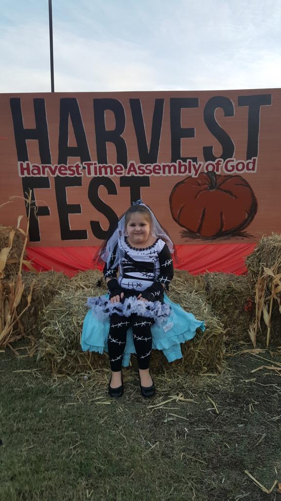 Shellene_M_A's tweet image. Addy is having a blast at #htagfest15 Happy pre Halloween