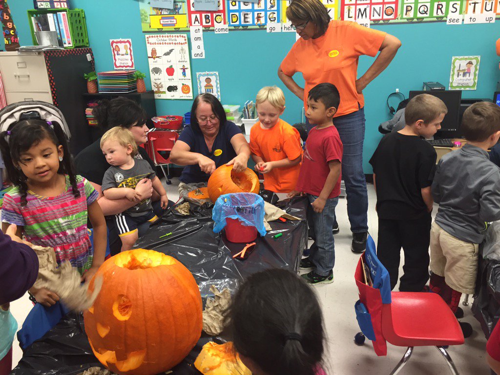 MsJonesClassMES's tweet photo. We had a great day pumpkin carving with our grandparents! https://t.co/Rvcf6nH19a