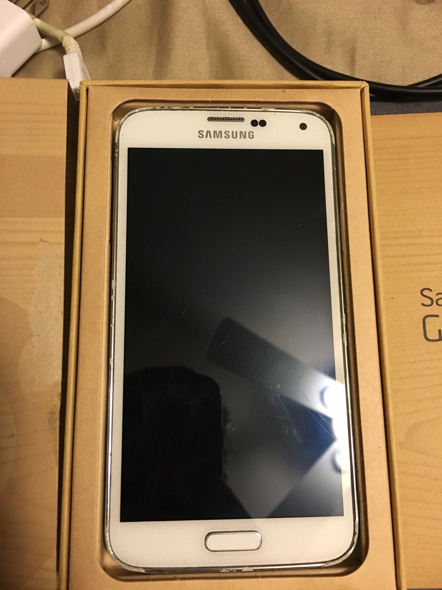 OU_Classifieds's tweet image. FOR SALE: Samsung Galaxy S5 - Sprint!! $199 obo..includes pictured items!