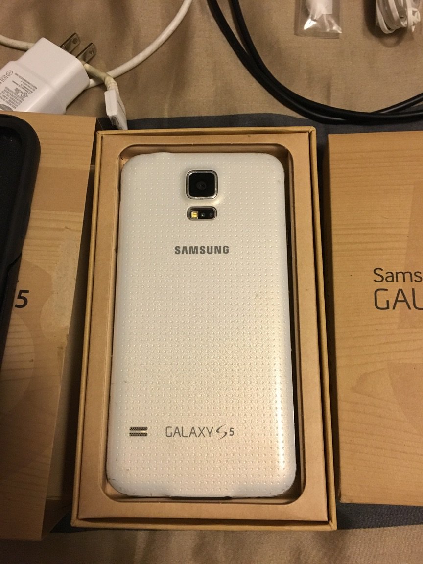 OU_Classifieds's tweet image. FOR SALE: Samsung Galaxy S5 - Sprint!! $199 obo..includes pictured items!