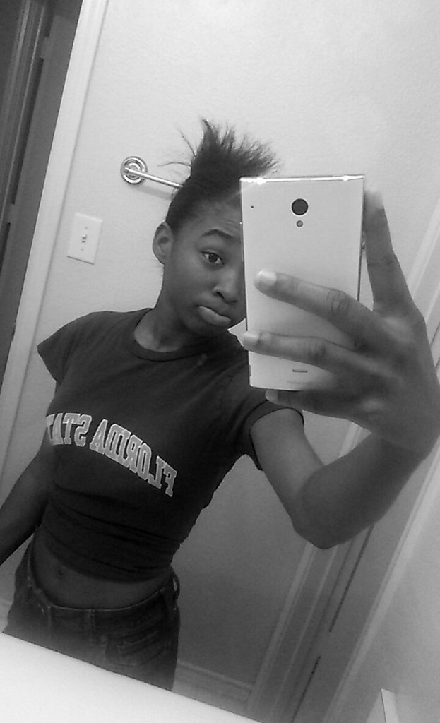 cialovee's tweet photo. I look mad young with no make up and my hair up 😍 #butim19though #feb22 https://t.co/15I2GMB06a