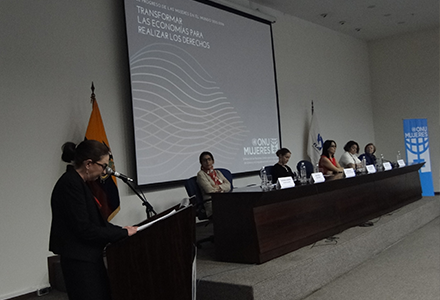 onumujeresEcu's tweet photo. "Las ♀ son minoría en cargos directivos, llegando solamente al 33%" @MoniPizani #WomensProgress2015 @FLACSOec https://t.co/v5kAoxefZK