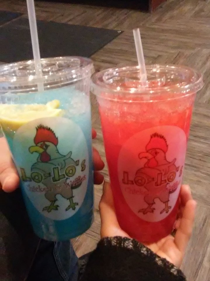 Golden_Gawd's tweet photo. They give u free koolaid when u wait for takeout @loloschicken #bombasschicken https://t.co/JhG4evGw2G