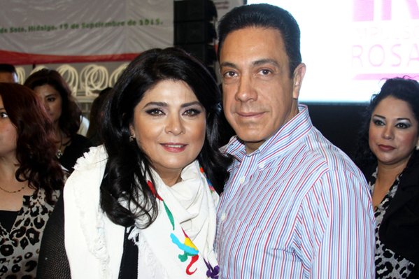 YajairaaRo's tweet photo. #FrasesVR "Apoyo a omar en su trabajo en Reciprocidad por el apoyo que el me da en el mio" #MiParejaFavorita πππππ https://t.co/ntH1IKDmq9