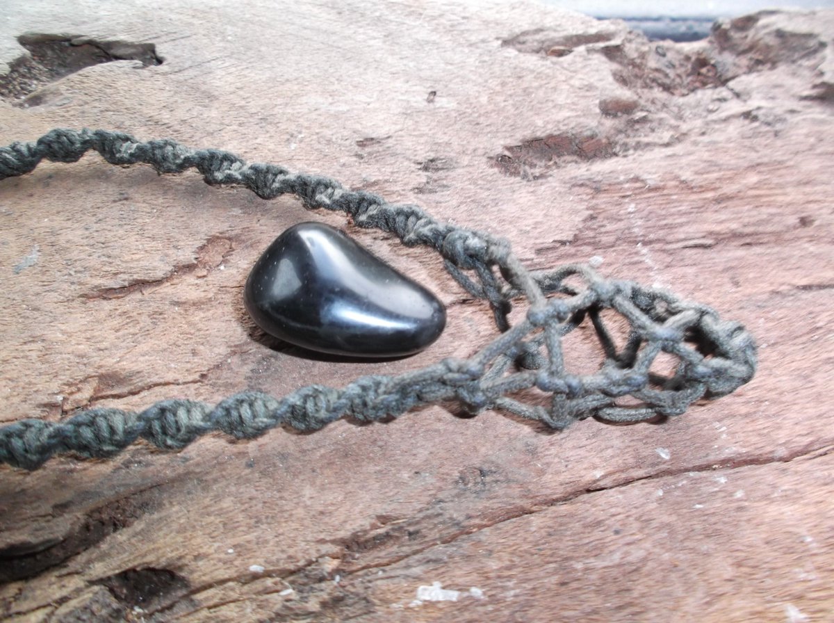 KyussCovak's tweet photo. #Gemnotes If a lack of motivation is clouding you in lazy,try wearing Onyx. It beats a determined pulse. https://t.co/l6slPwUfCh