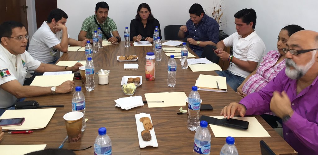 ecatuxtla's tweet photo. Con los titulares de grupos especializados; teniendo como objetivo la importancia de cuidar el medio ambiente. https://t.co/DhRUBfGP81