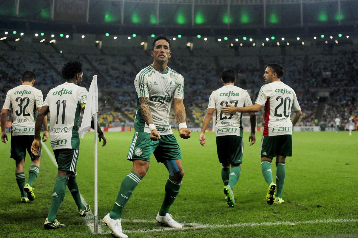 Palmeiras_Press's tweet photo. Barrios com a camisa do Palmeiras 

16 jogos, 7 gols (5 contra o Fluminense) https://t.co/iqE15nXy44