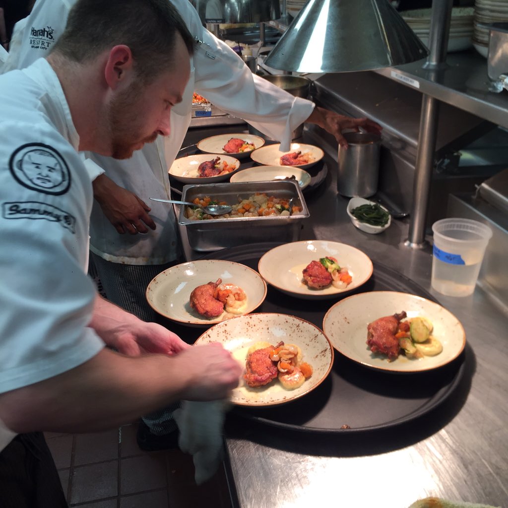 savetheworld82's tweet photo. @ChefSammyD @sammydsac @harrahsresort #keepithot course 3 #chainedinner #doac https://t.co/ME4a4pcFH1