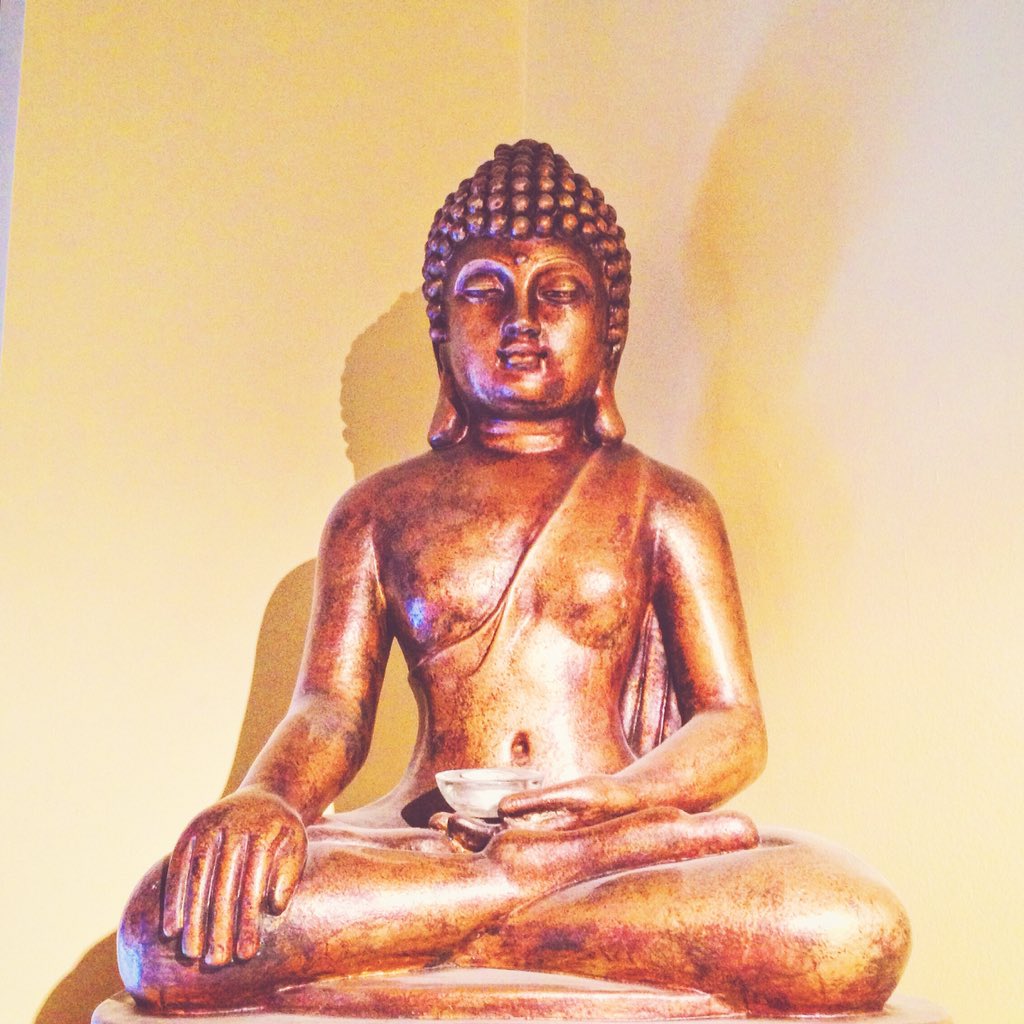 Join us for a cozy Candlelight Yin class at 7:30pm this evening #yegyoga #yinyoga #pranayogastudio