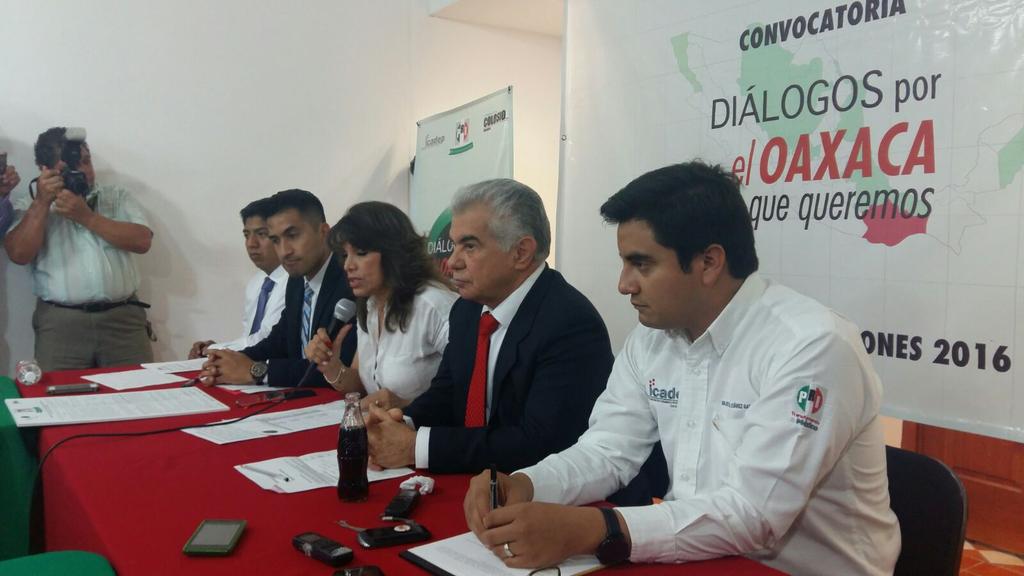 Héctor Anuar Mafud M (@hectora_mafud) on Twitter photo Rueda de prensa para la presentación de la Convocatoria de Diálogos por el Estado que Queremos <a href="/MFBeltrones/">Manlio F. Beltrones</a> Rueda de prensa para la presentación de la Convocatoria de Diálogos por el Estado que Queremos <a href="/MFBeltrones/">Manlio F. Beltrones</a>