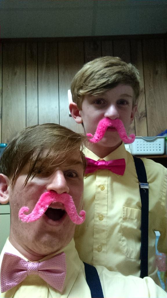 DapperTimeLord's tweet photo. Just me and my little brother being a couple of cool dudes @markiplier #markiplier #WarfStash https://t.co/aUz2e9TPfo
