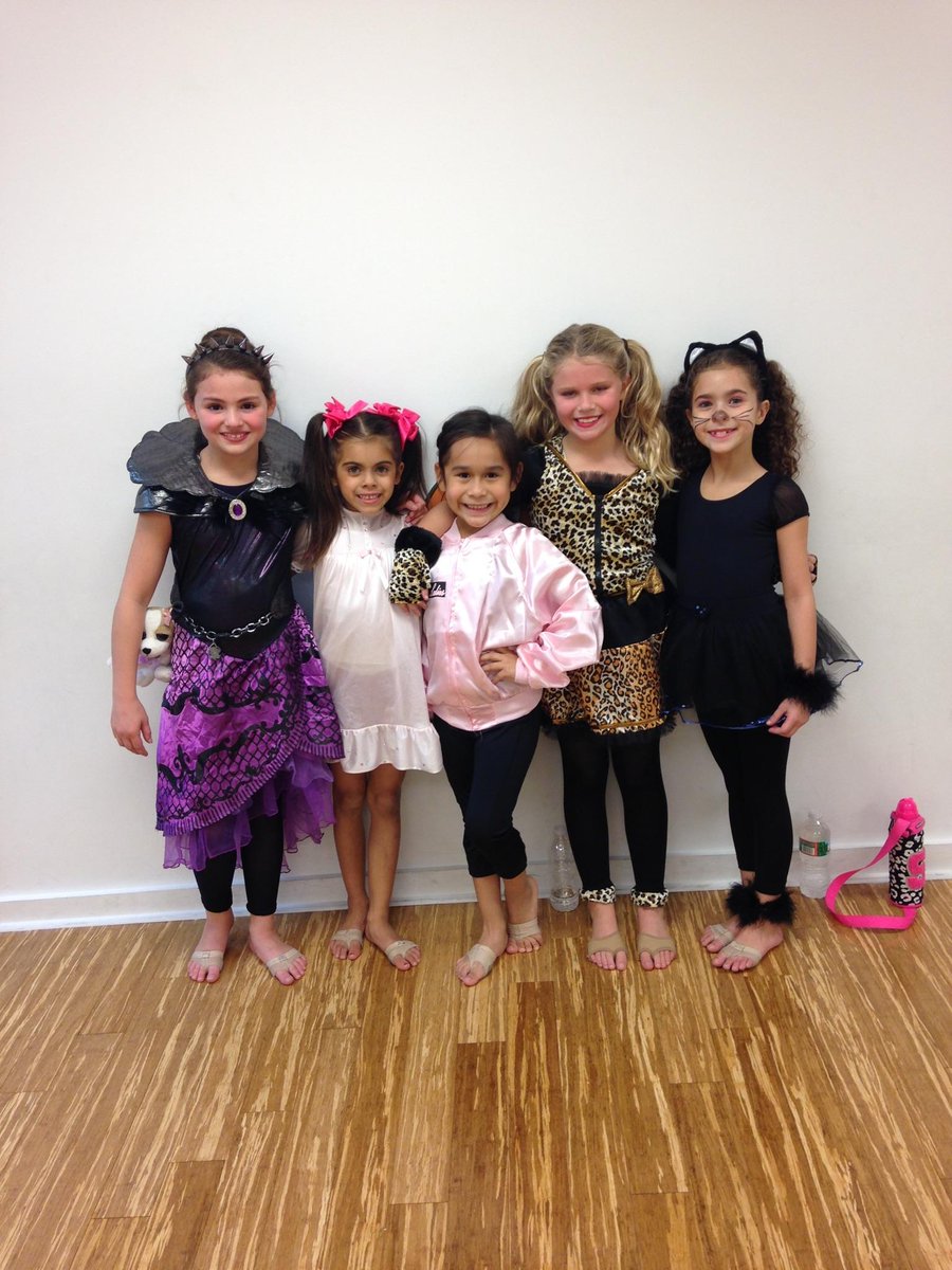 _5678DANCE's tweet photo. Halloween Week continues! https://t.co/DyKTXsRgxs