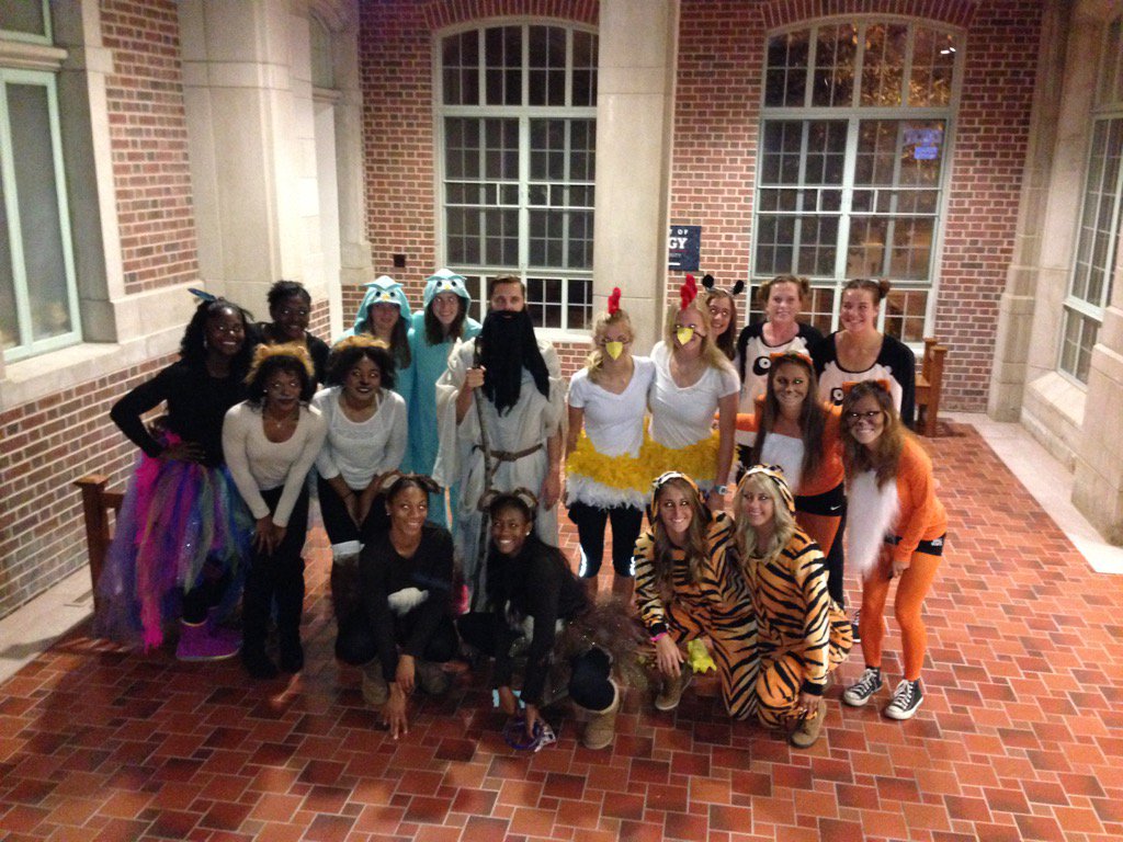 BallStateTFXC's tweet photo. T&F and XC getting ready to walk in two by two #Halloween #bsut&f #bsuxc #twf #Noahsarc https://t.co/pDLbEm0DZf