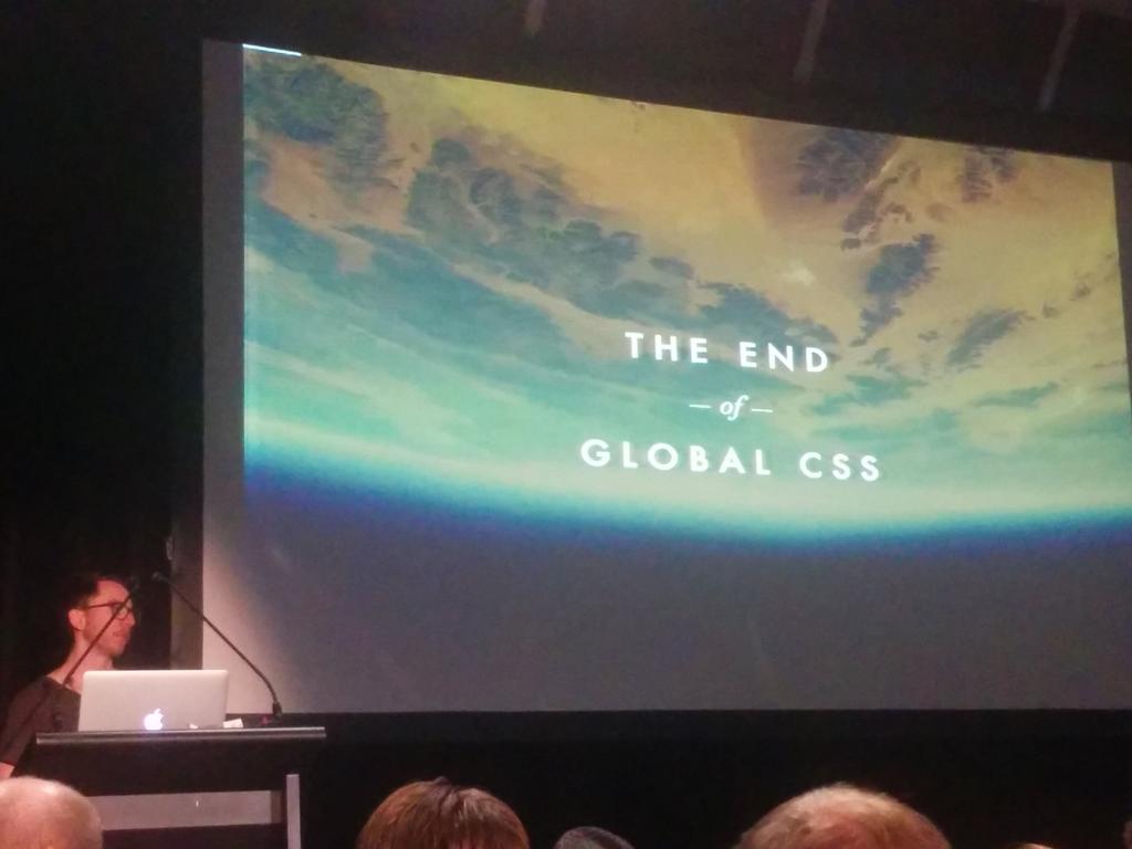 michaeltaranto's tweet image. Full house to hear @markdalgleish & @glenmaddern talking about #cssmodules and the age of components #wd15